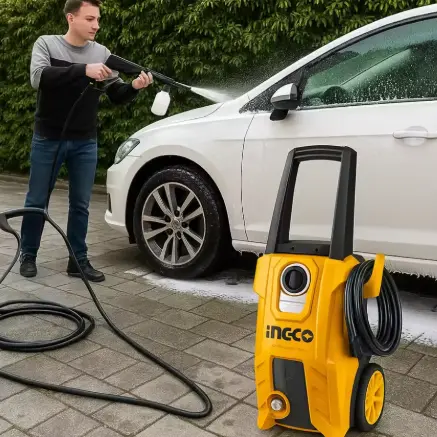 Jármű nagynyomású mosógép szórópisztollyal